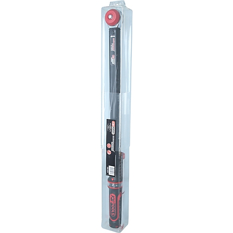 Eine Verpackung mit einem schwarzen Stab mit rotem Akzent, der von einer roten Kappe gekrönt wird. Der Stab wird in einem transparenten Gehäuse gehalten.
